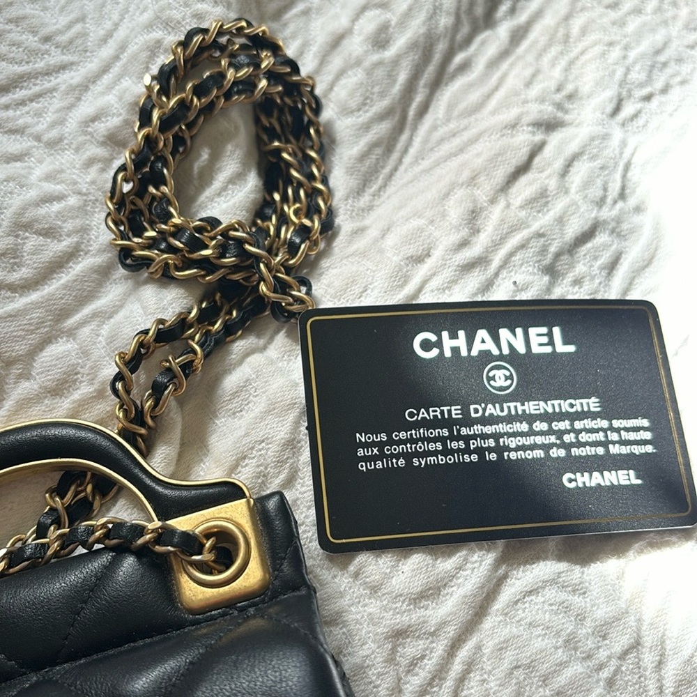 CHANEL authentic Black and Gold Mini Quilted Bag - Picture 4 of 7